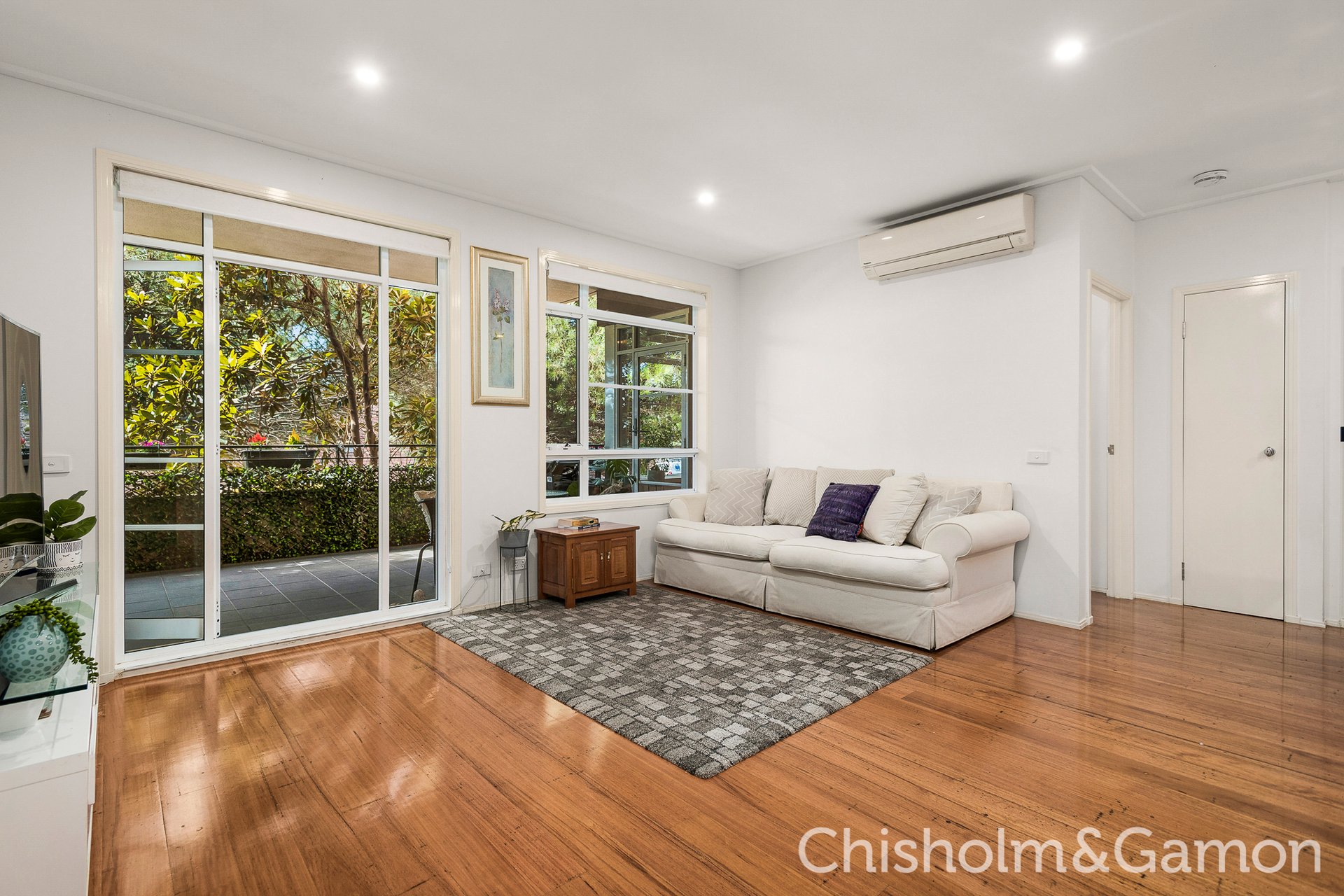 1/1 Seisman Place, Port Melbourne image 2