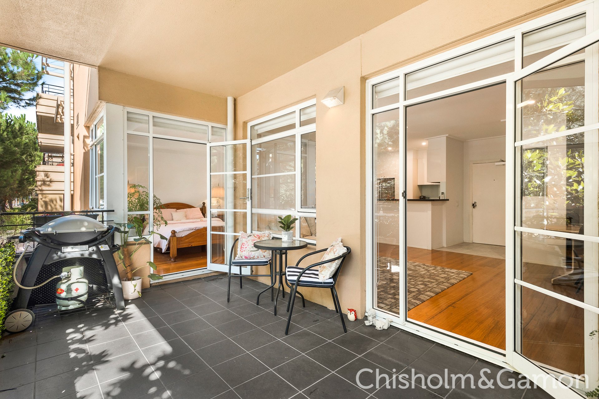 1/1 Seisman Place, Port Melbourne image 6