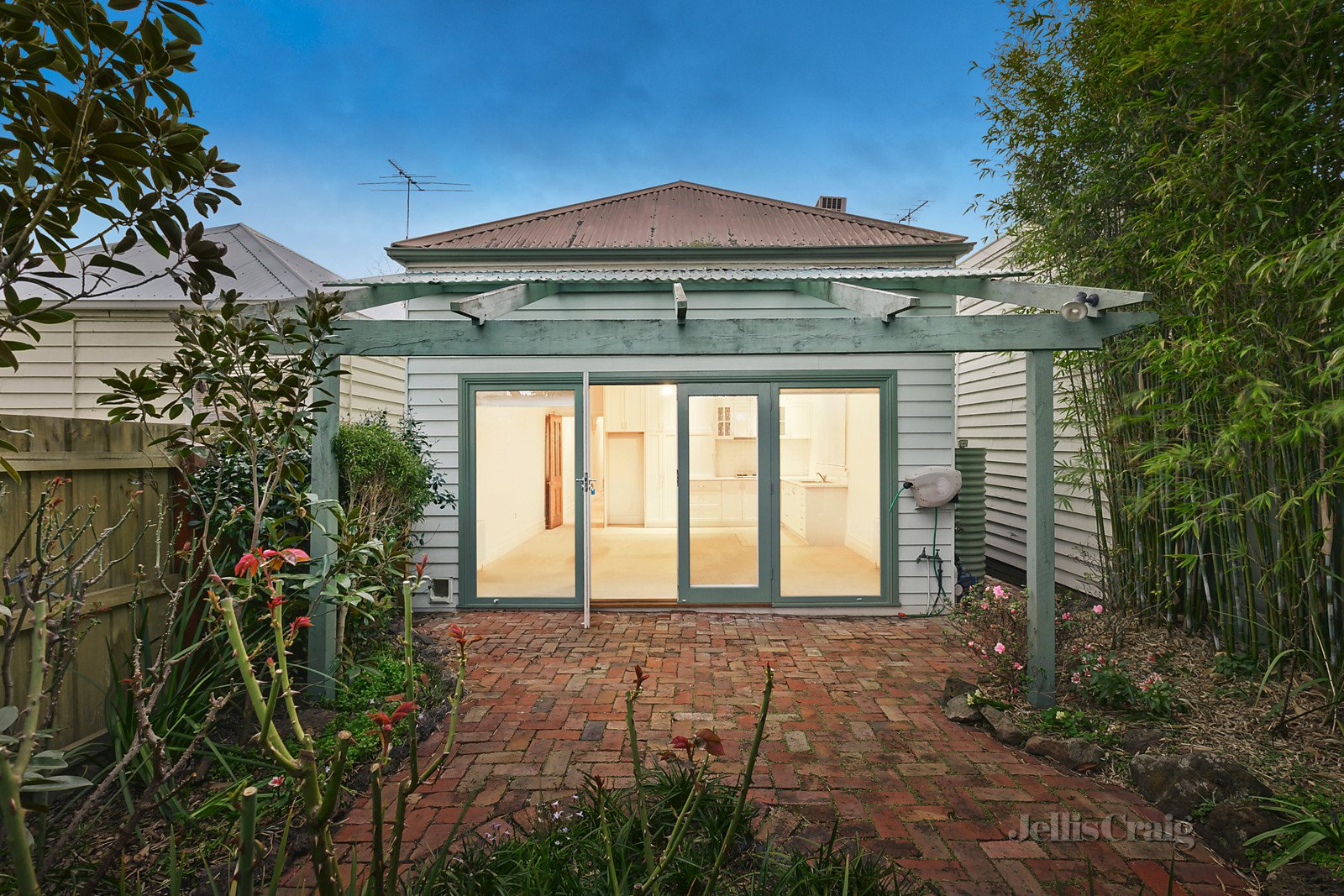 11 Sercombe Grove, Hawthorn image 3