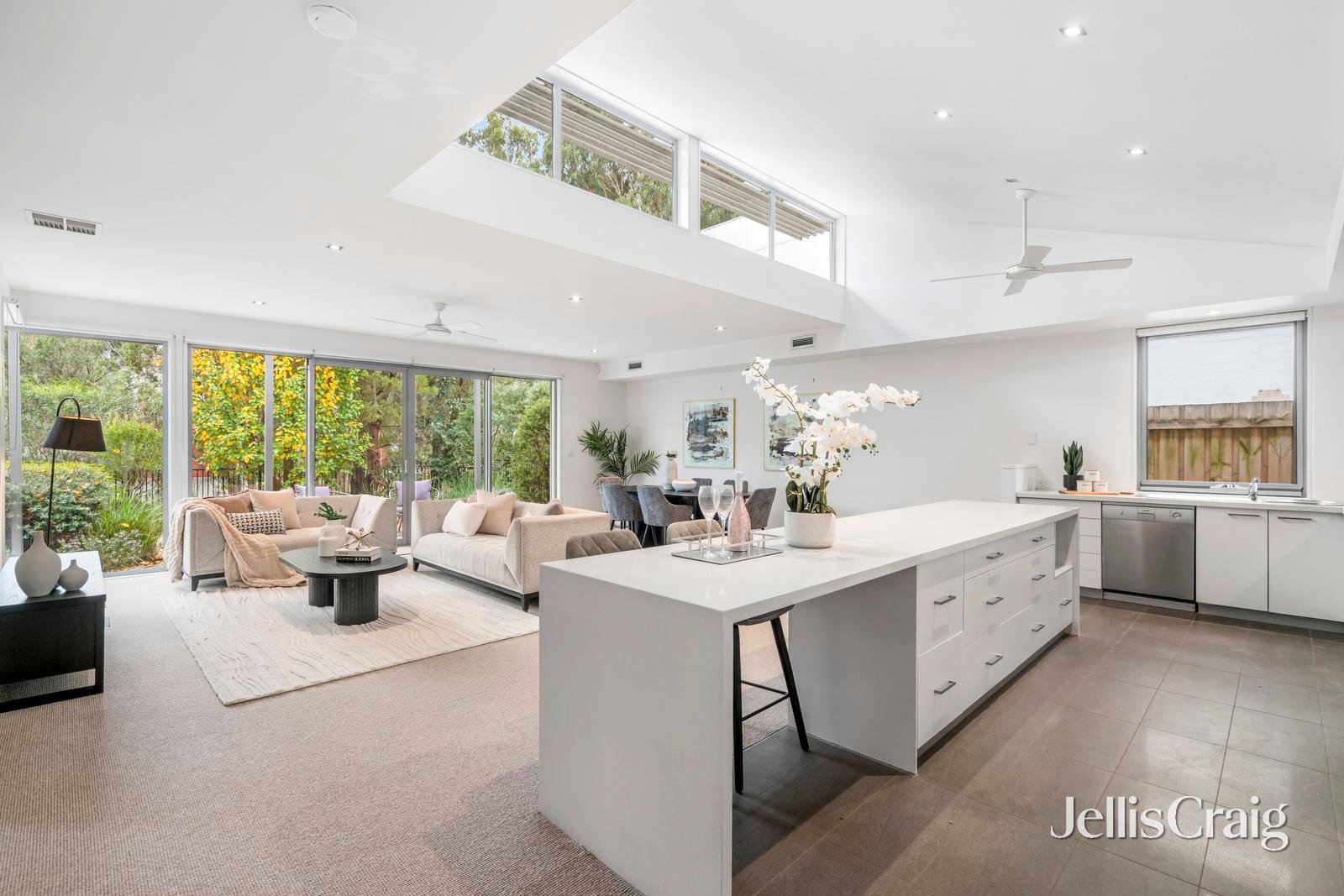 11 Settler Court, Glen&nbsp;Waverley image 2