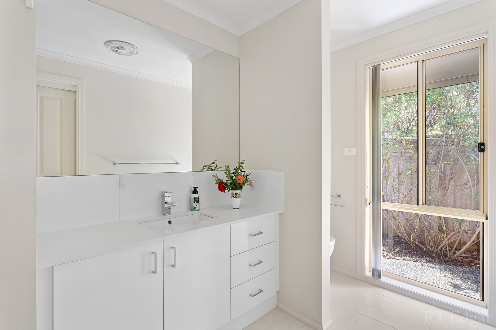 Property Gallery Thumbnail 6