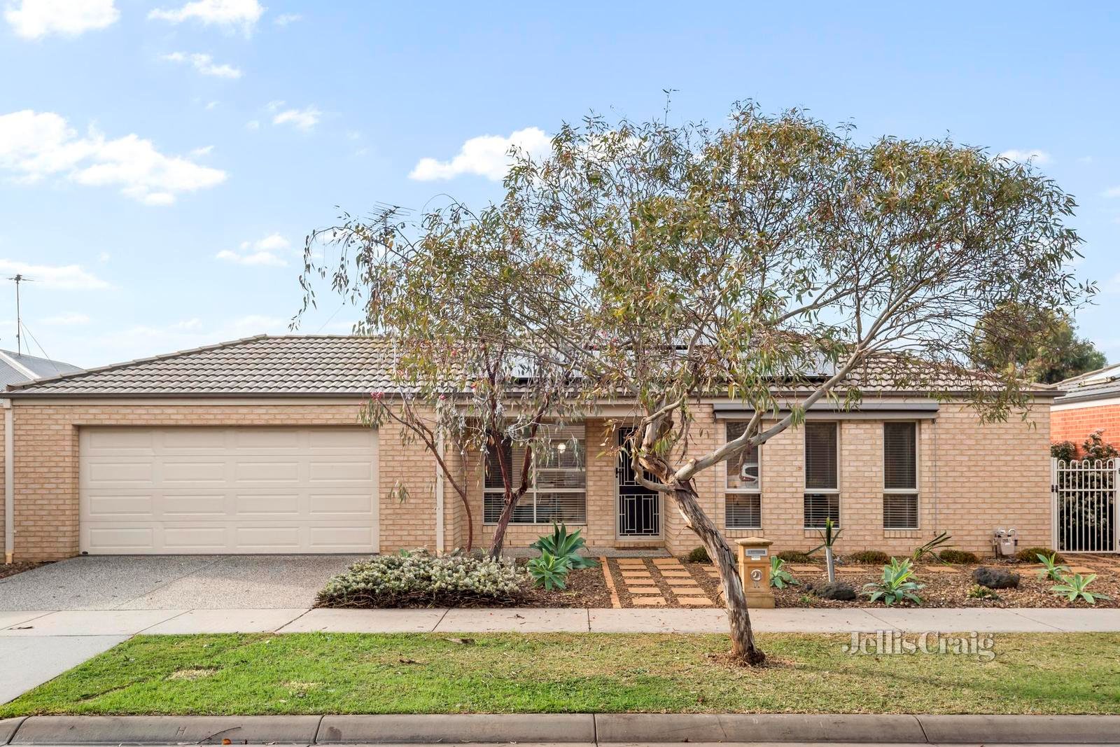 11 Swamphen Drive, Leopold image 1