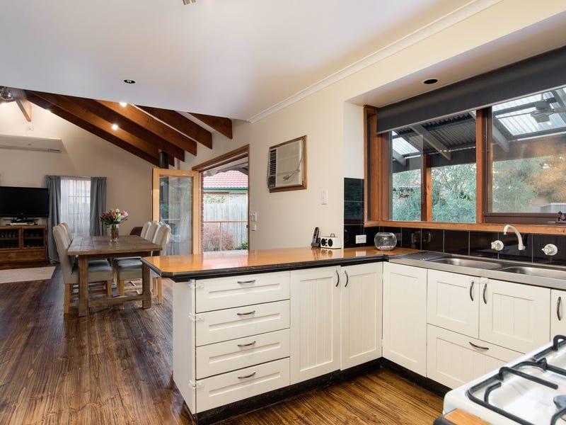 11 Tolhurst Avenue, Boronia image 5