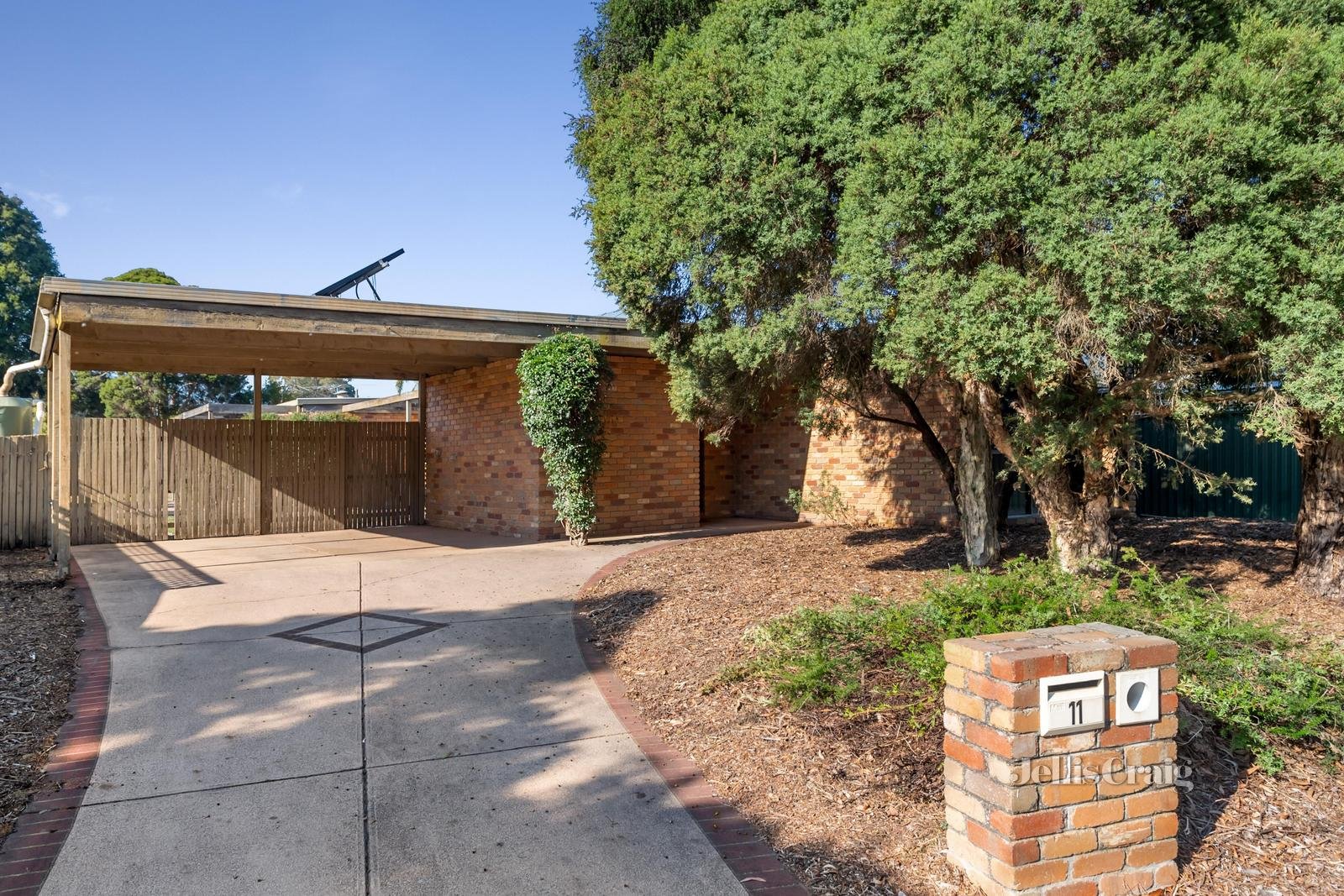 11 Toolimerin Avenue, Bayswater North image 2