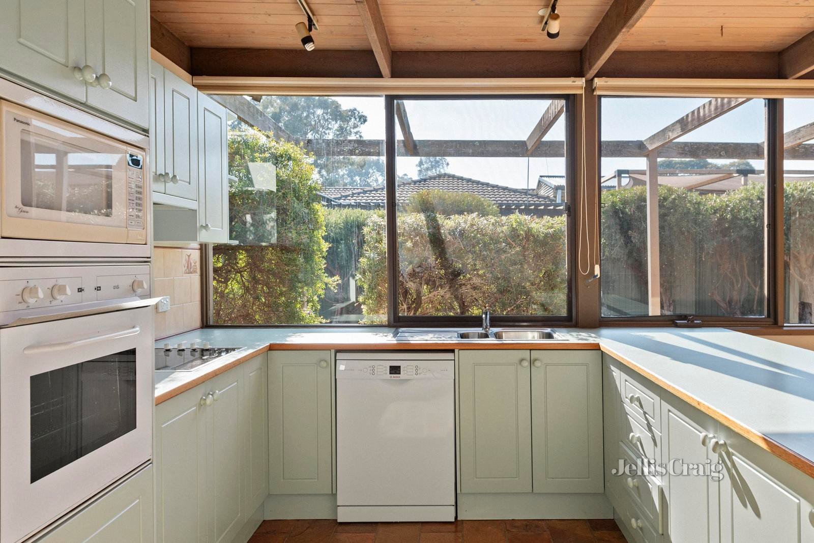 11 Toolimerin Avenue, Bayswater North image 3