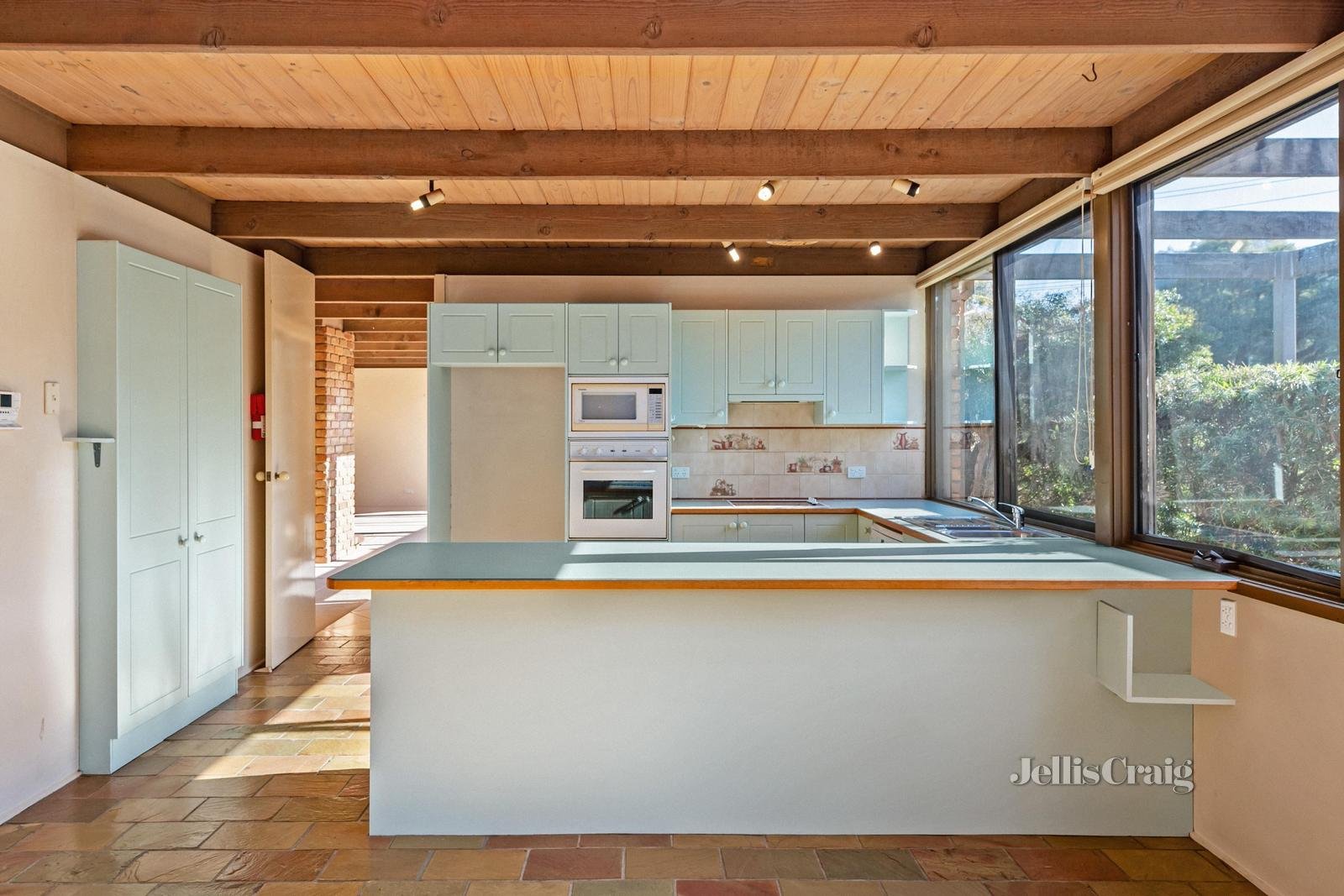 11 Toolimerin Avenue, Bayswater North image 4
