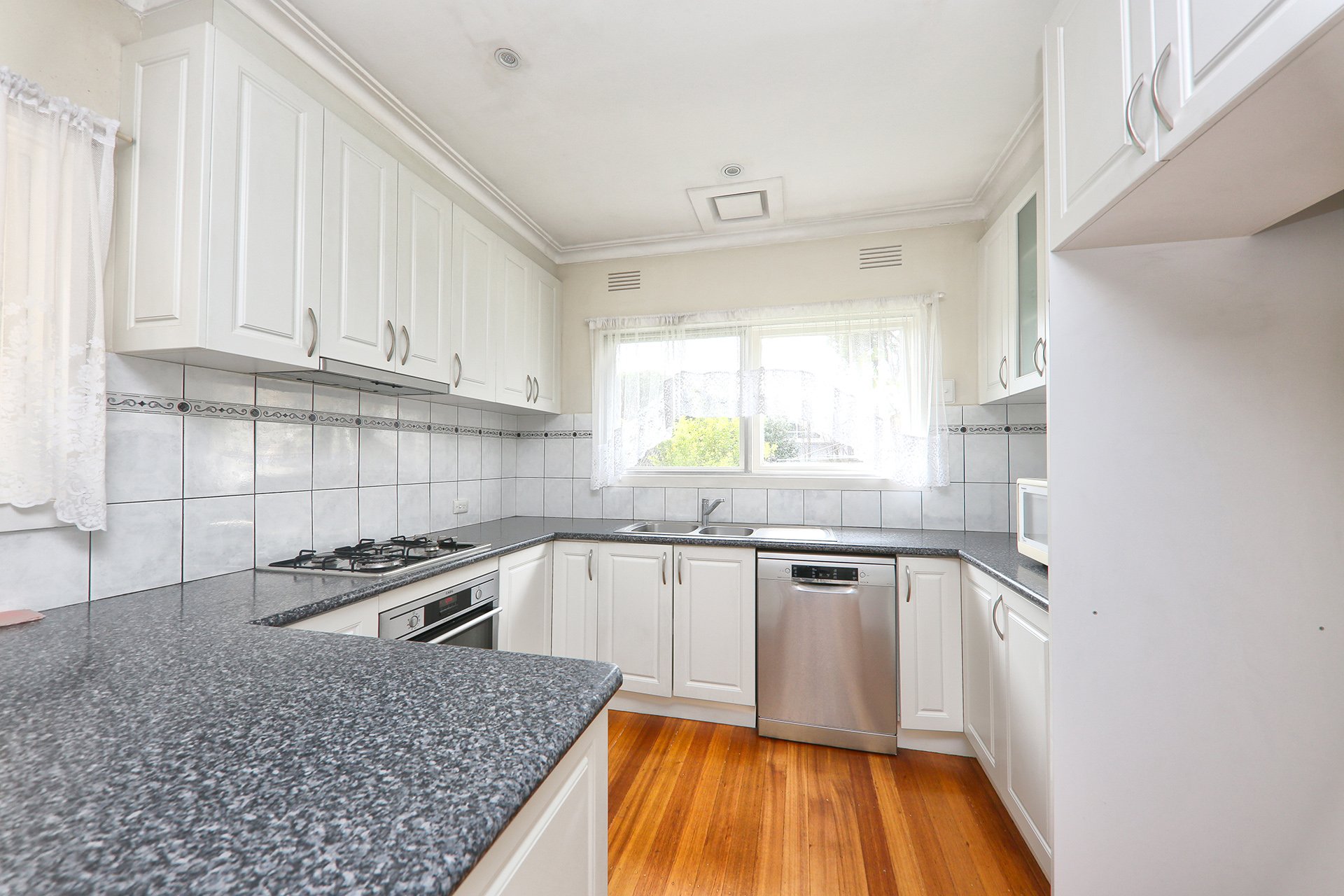 11 Tudor Road, Doncaster image 3