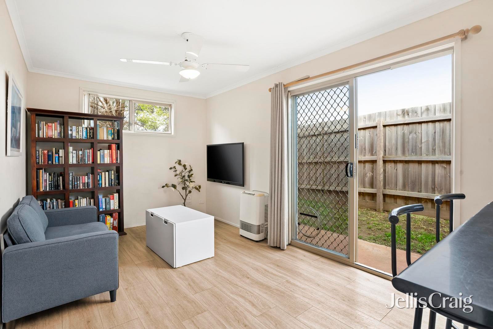 11 Valley Court, Croydon South image 3