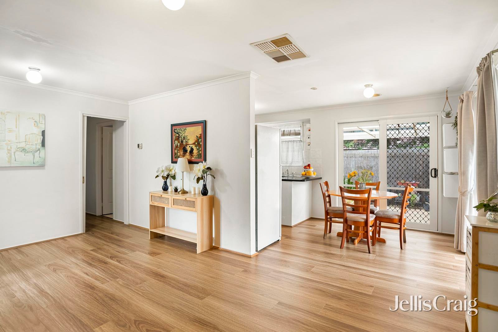 11 Valley Court, Croydon South image 5