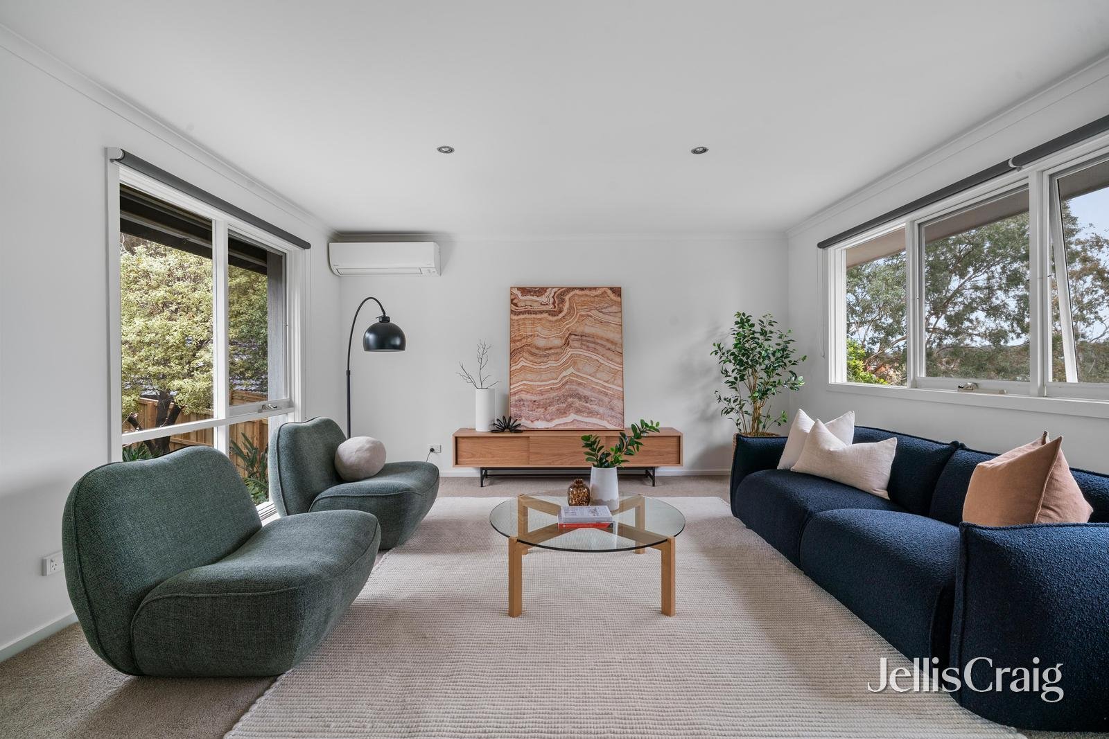 11 Valley Park Grove, Eltham image 3