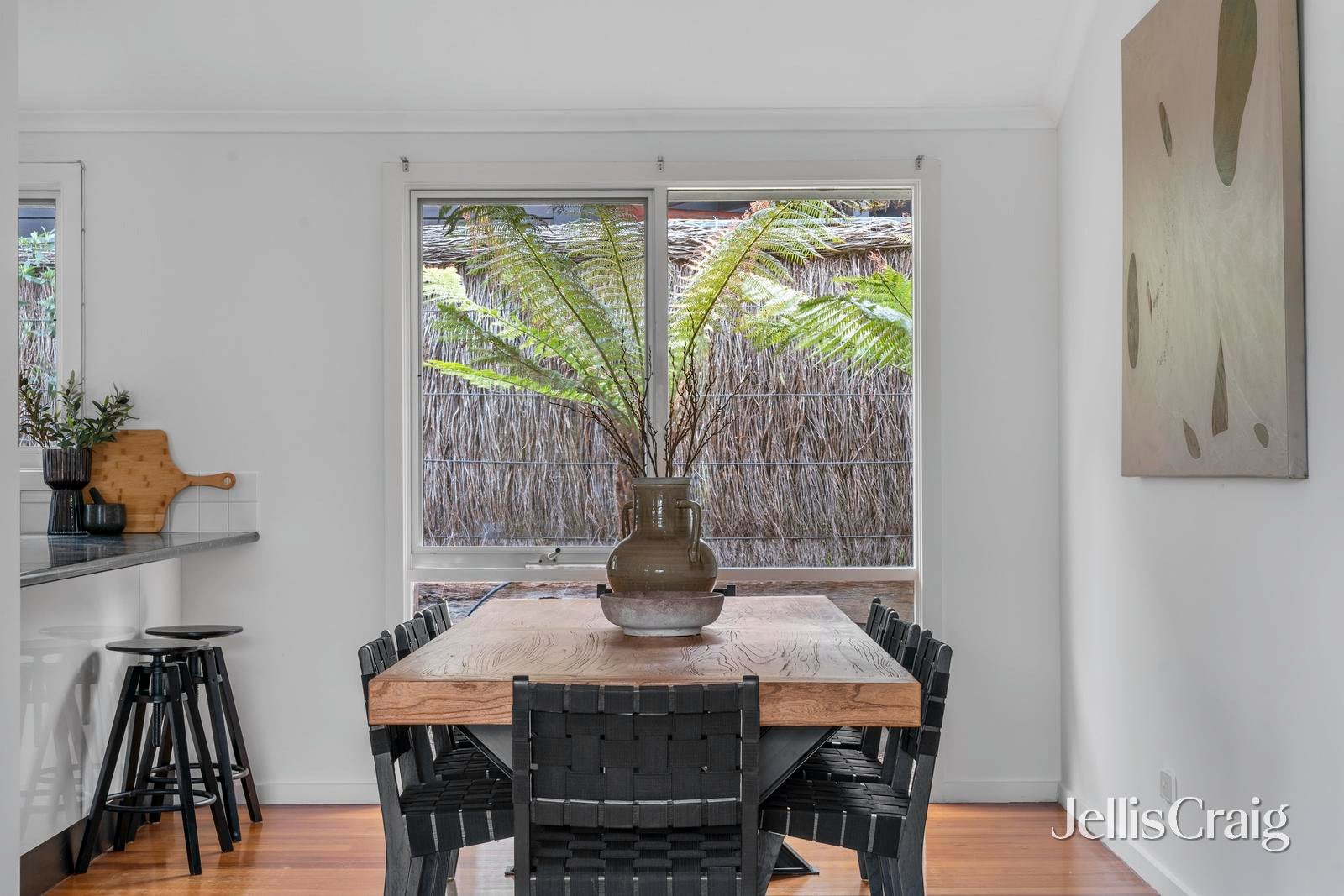 11 Valley Park Grove, Eltham image 5
