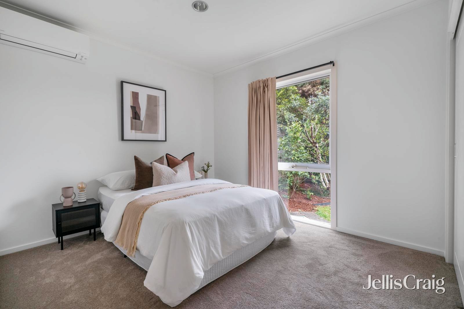 11 Valley Park Grove, Eltham image 13