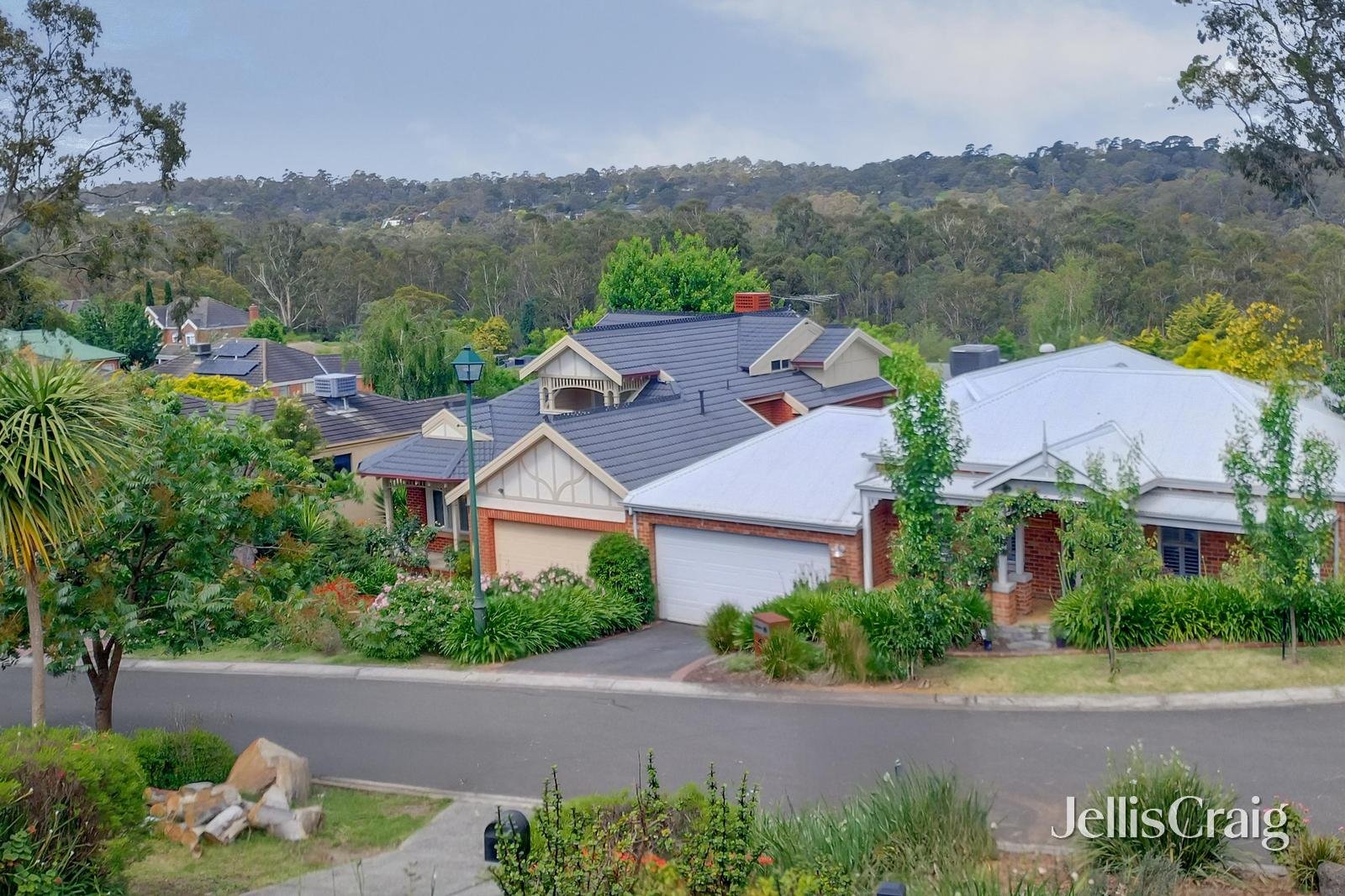 11 Valley Park Grove, Eltham image 16