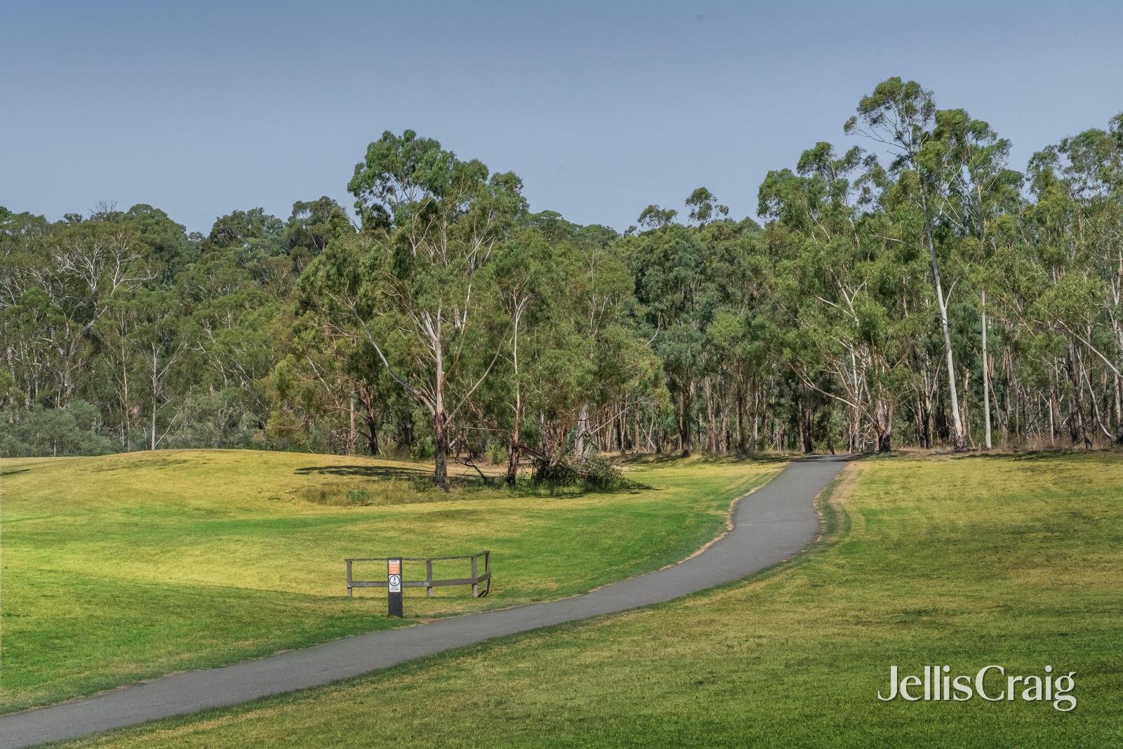 11 Valley Park Grove, Eltham image 26