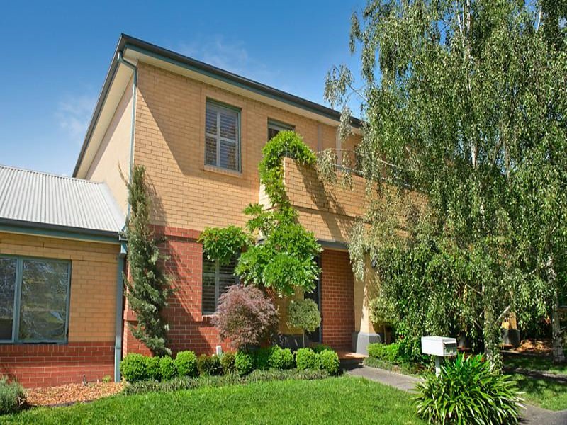 11 Vaughan Crescent, Kew image 1