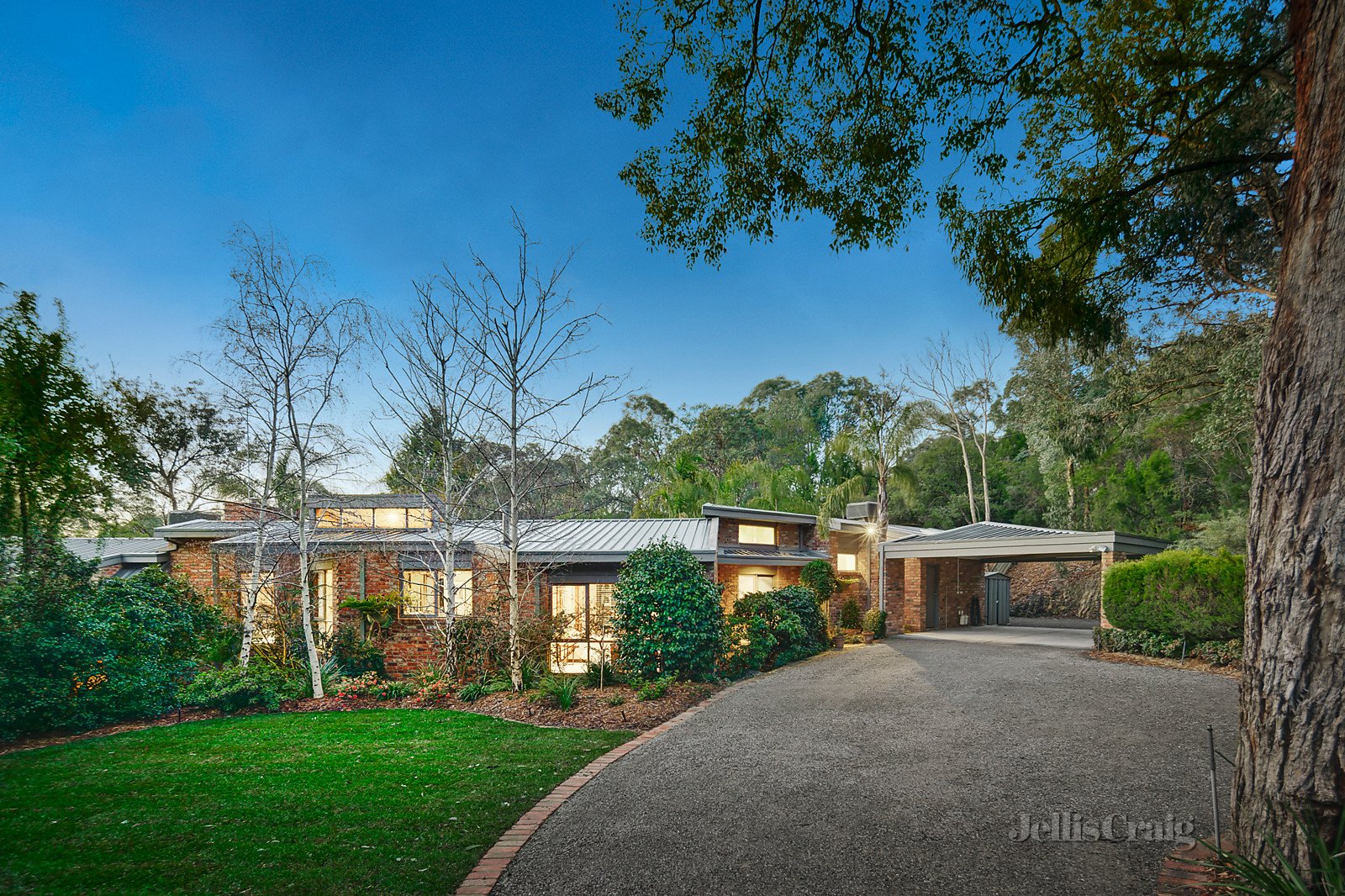 11 View Mount Court, Eltham image 2