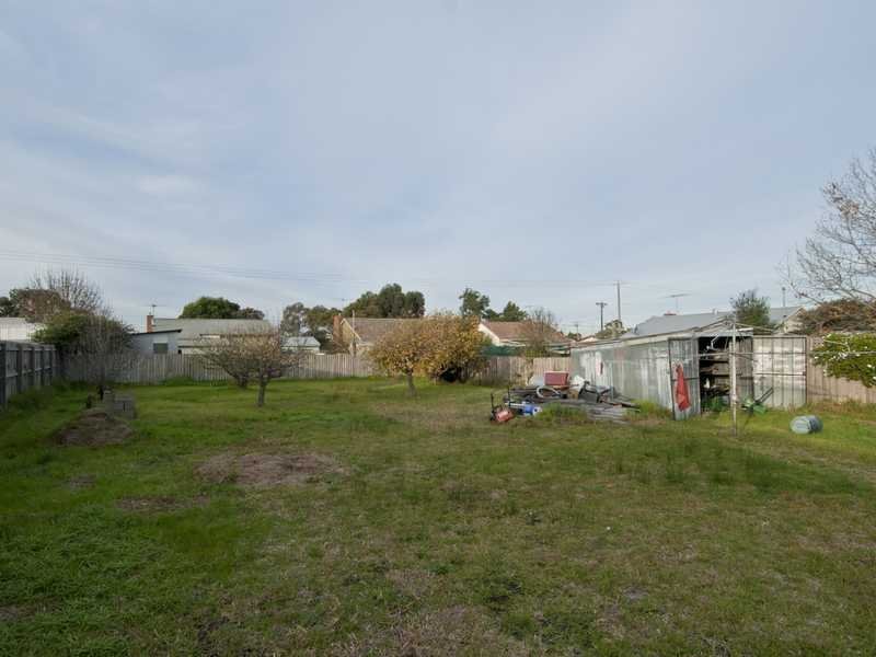 11 Warren Court, East Geelong image 2