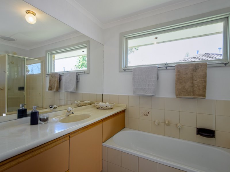 11 Warrina Court, Burwood East image 5