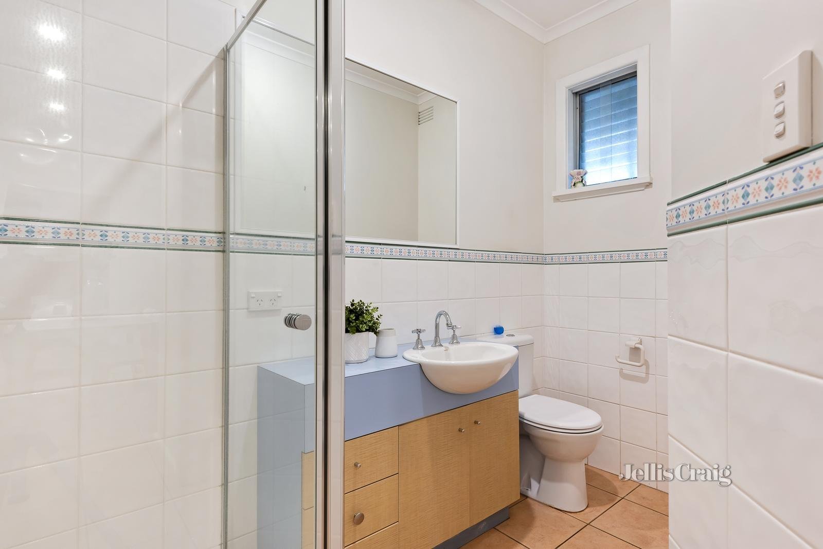 1/1 Watsons Road, Glen Waverley image 6