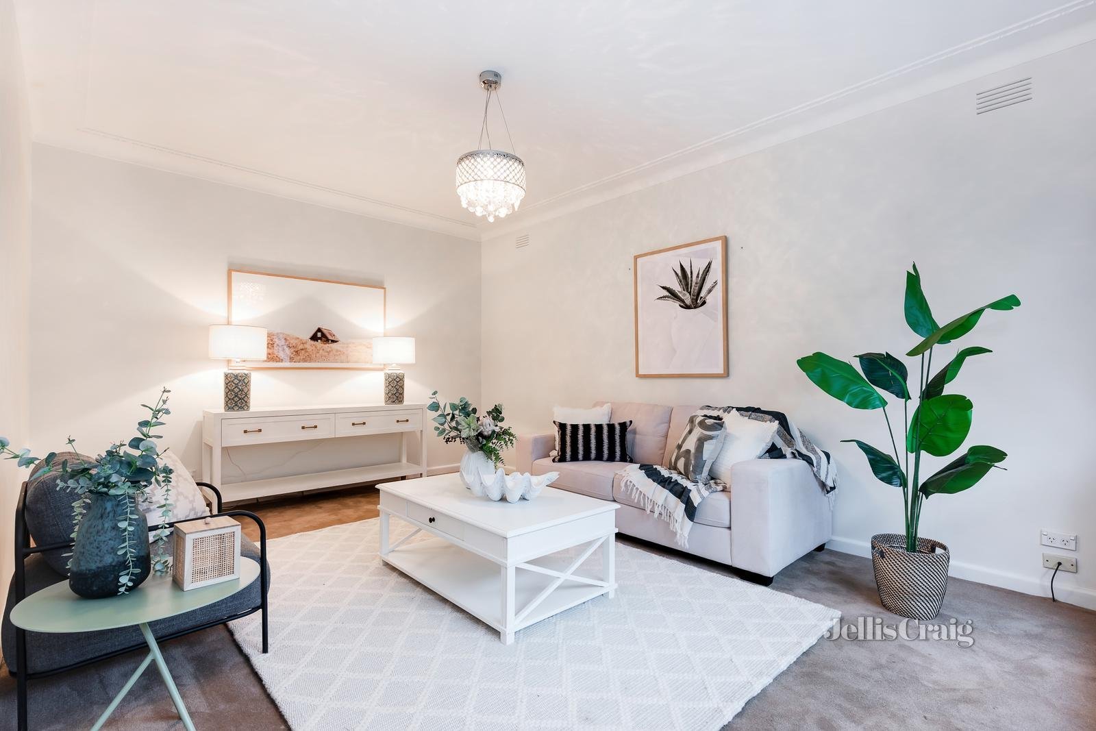 1/1 Watsons Road, Glen Waverley image 1