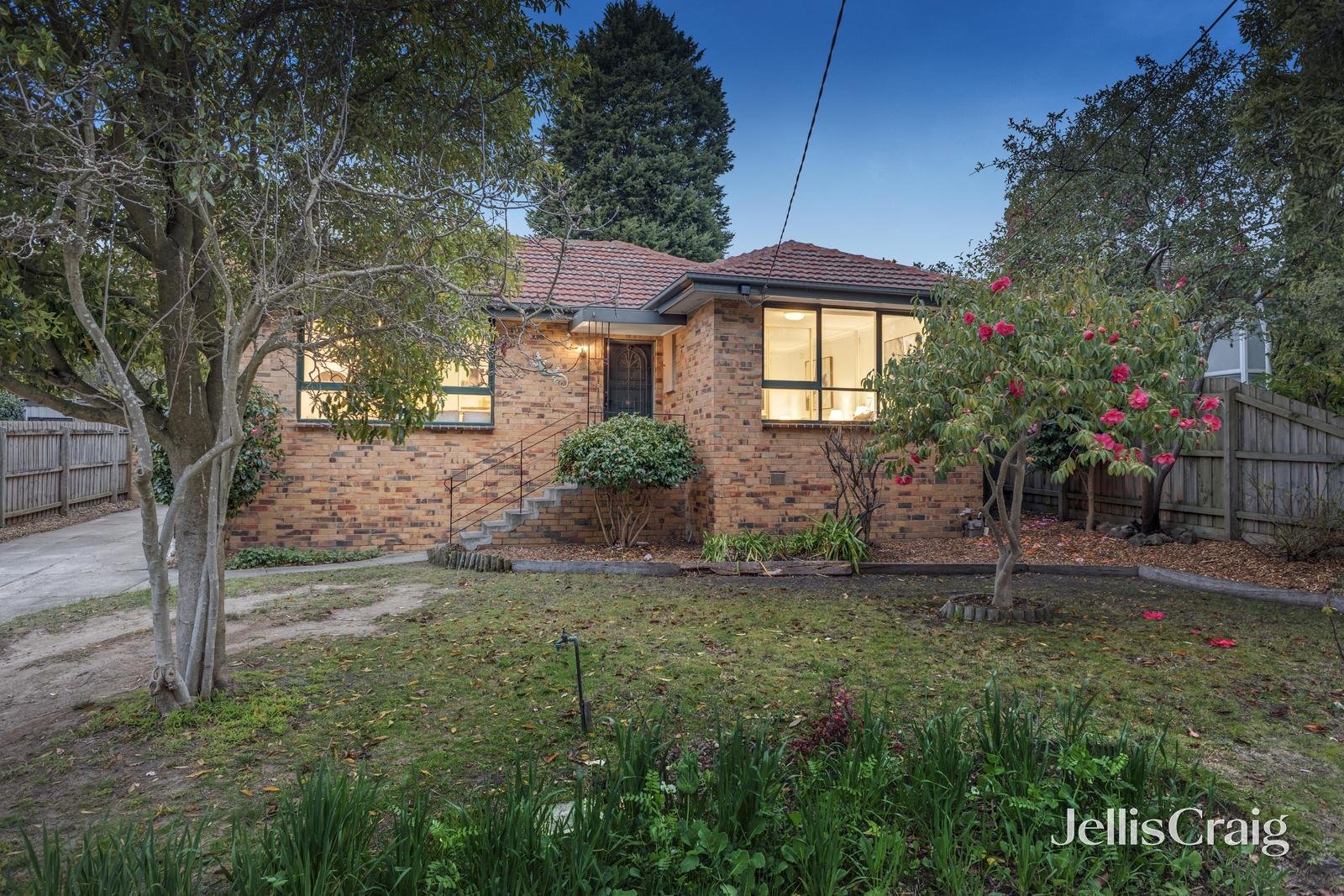 11 Wattle Valley Road, Mitcham image 1