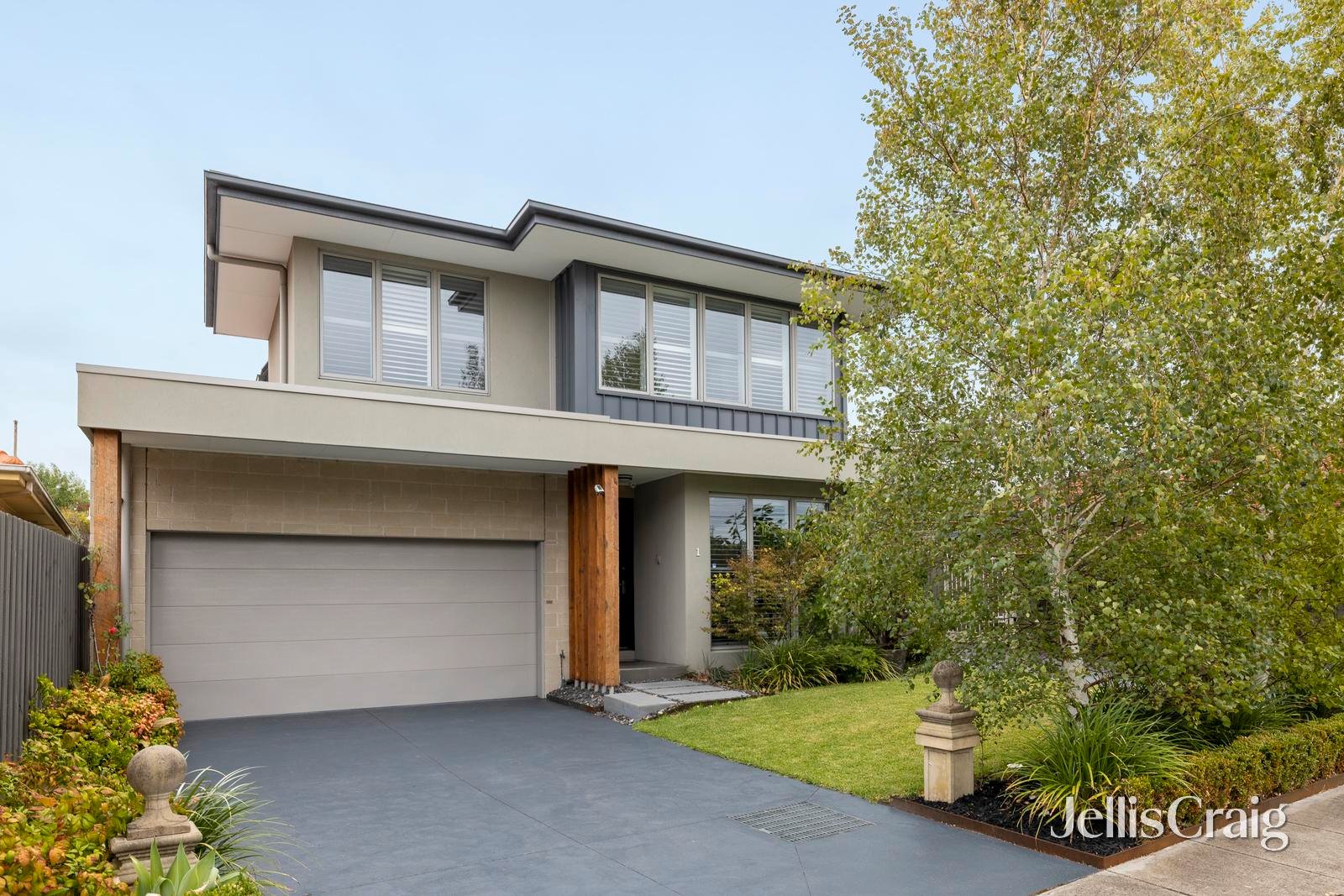 1/1 Weeroona Road, Murrumbeena image 1