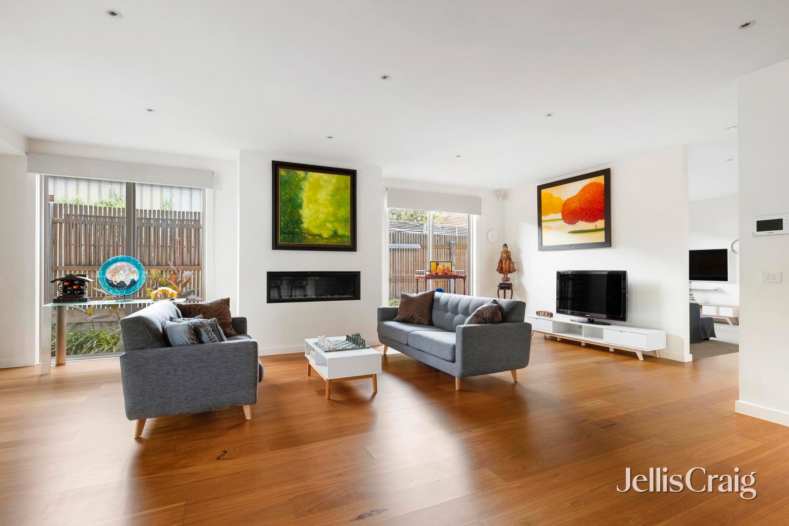 1/1 Weeroona Road, Murrumbeena image 2