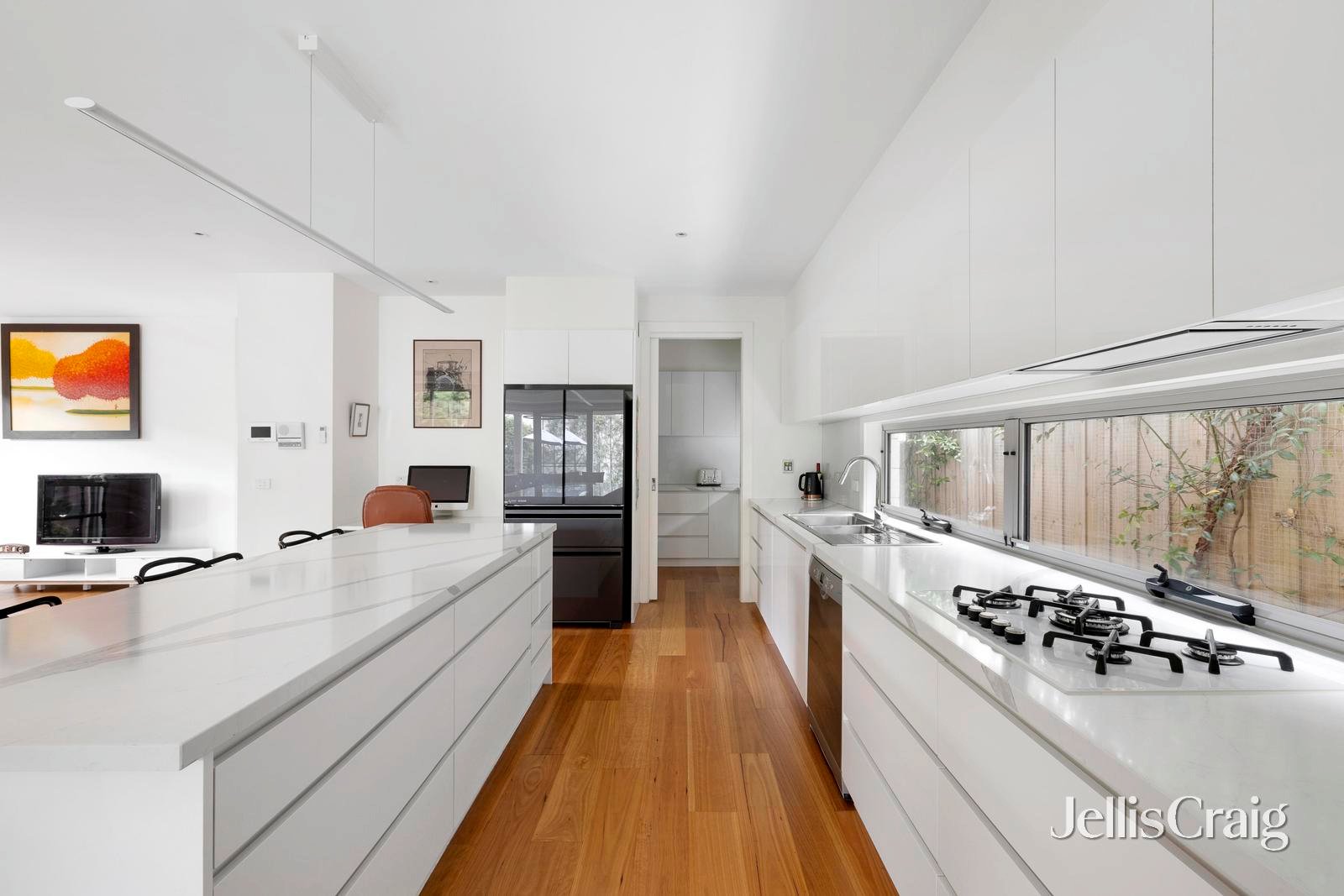 1/1 Weeroona Road, Murrumbeena image 3