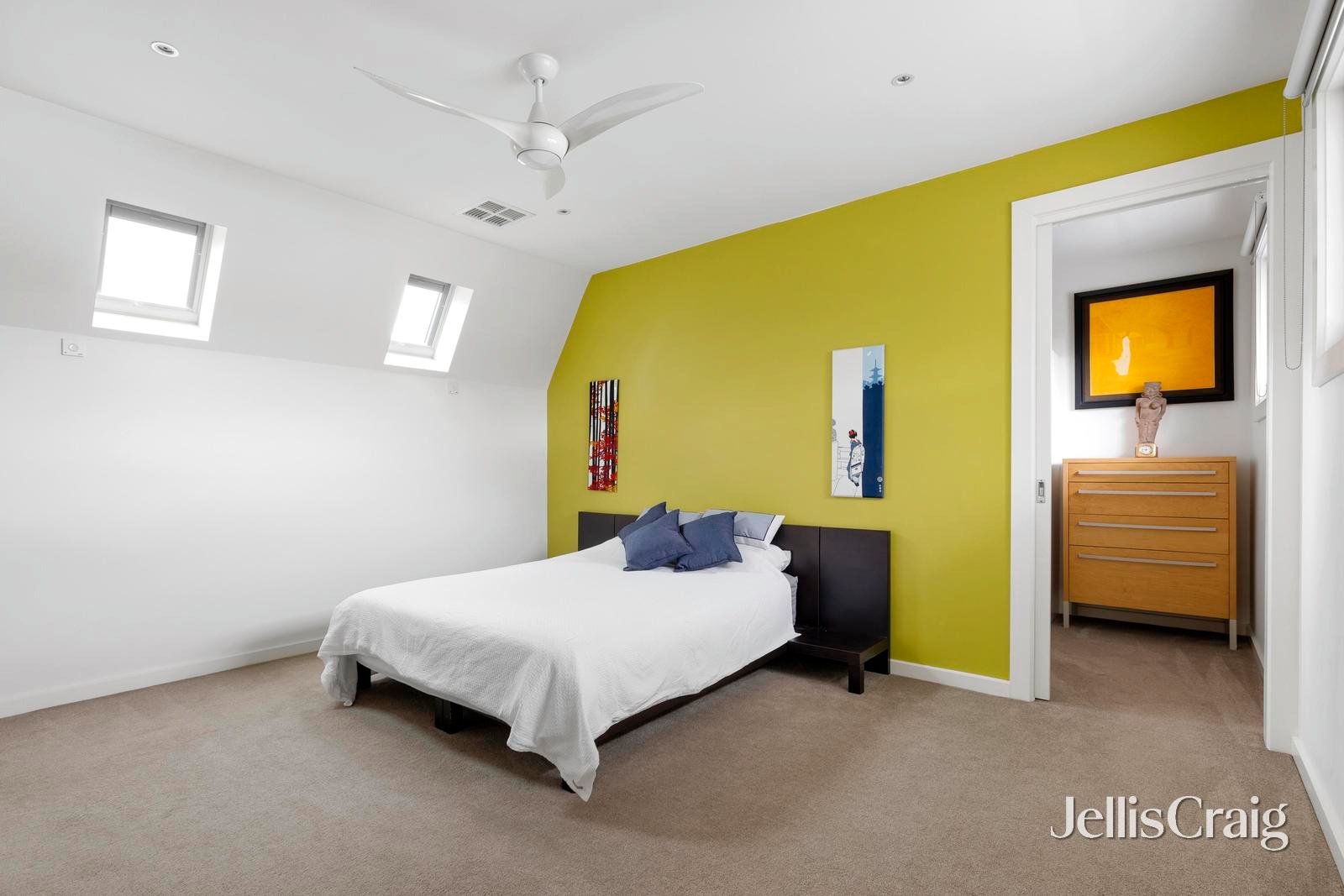 1/1 Weeroona Road, Murrumbeena image 8