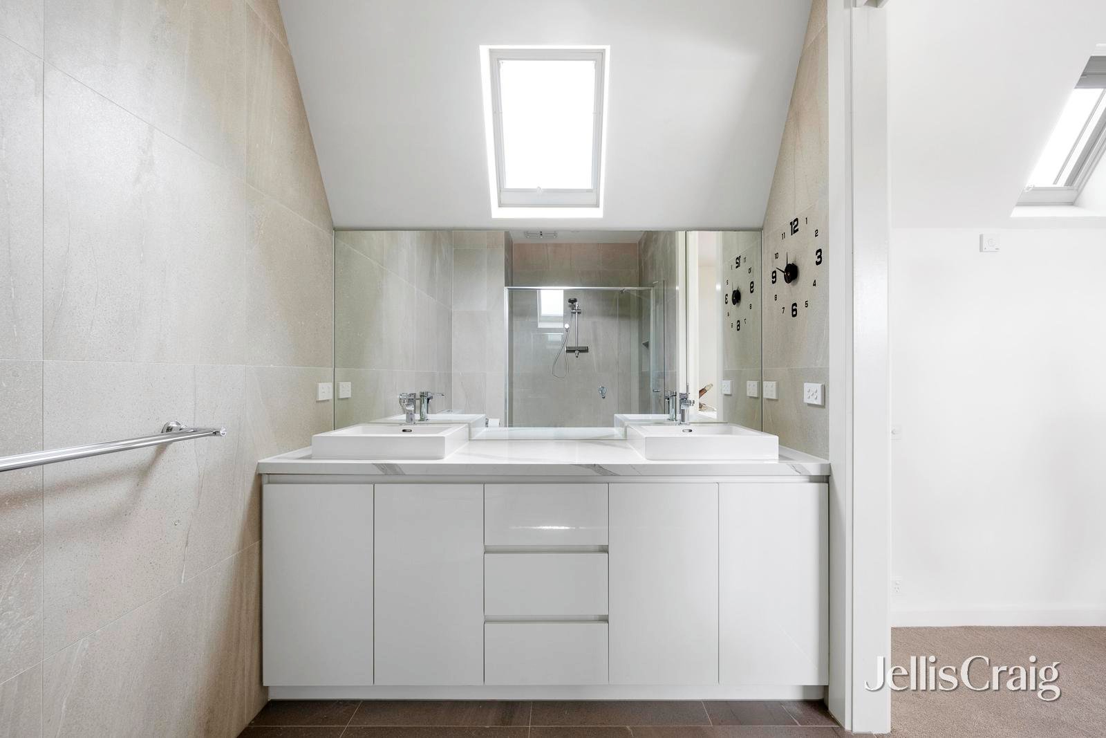 1/1 Weeroona Road, Murrumbeena image 10