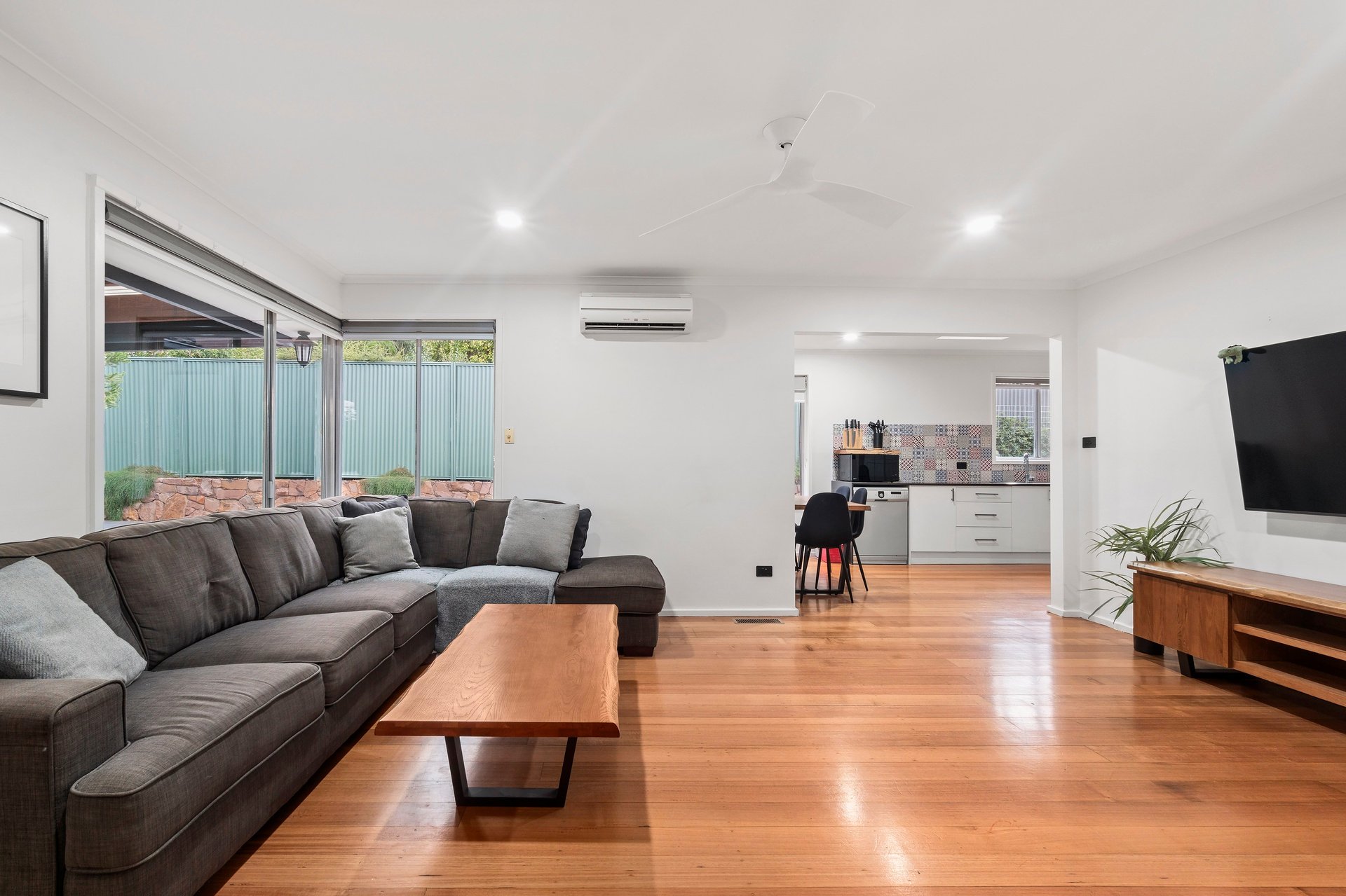 11 Winifred Road, Mooroolbark image 2