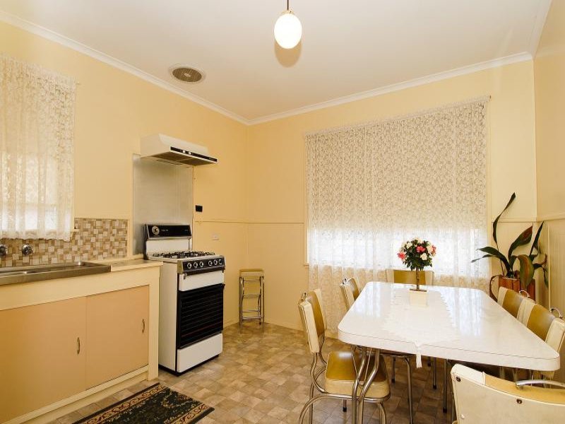 11 Winstanley Road, East Geelong image 2