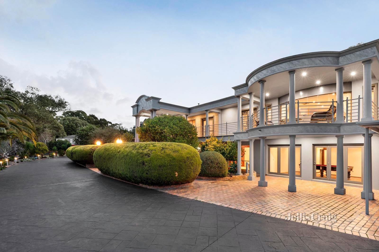 11 Woodfull Road, Lower Plenty image 1