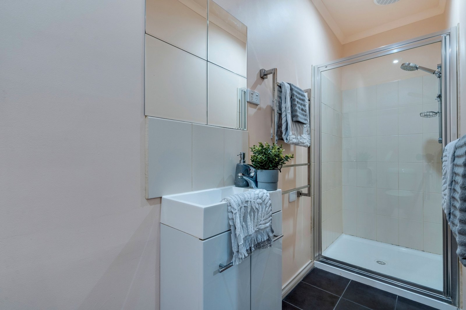 Property Gallery Thumbnail 12