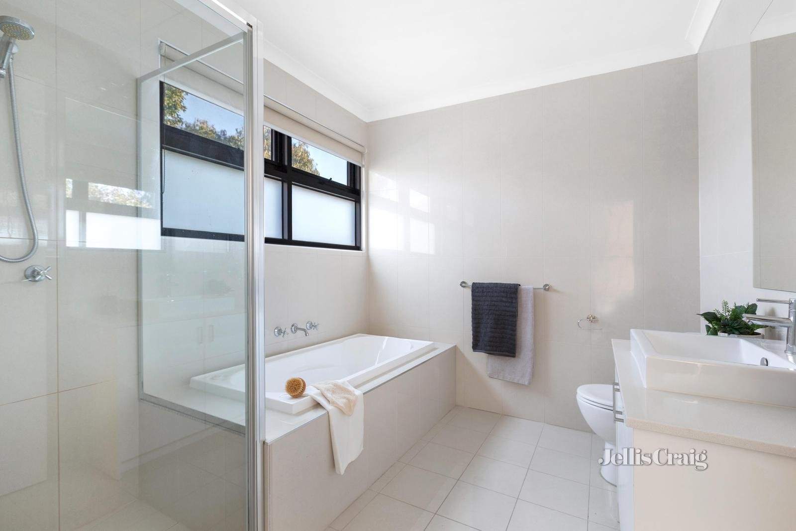 110-112 Nell Street, Greensborough image 7