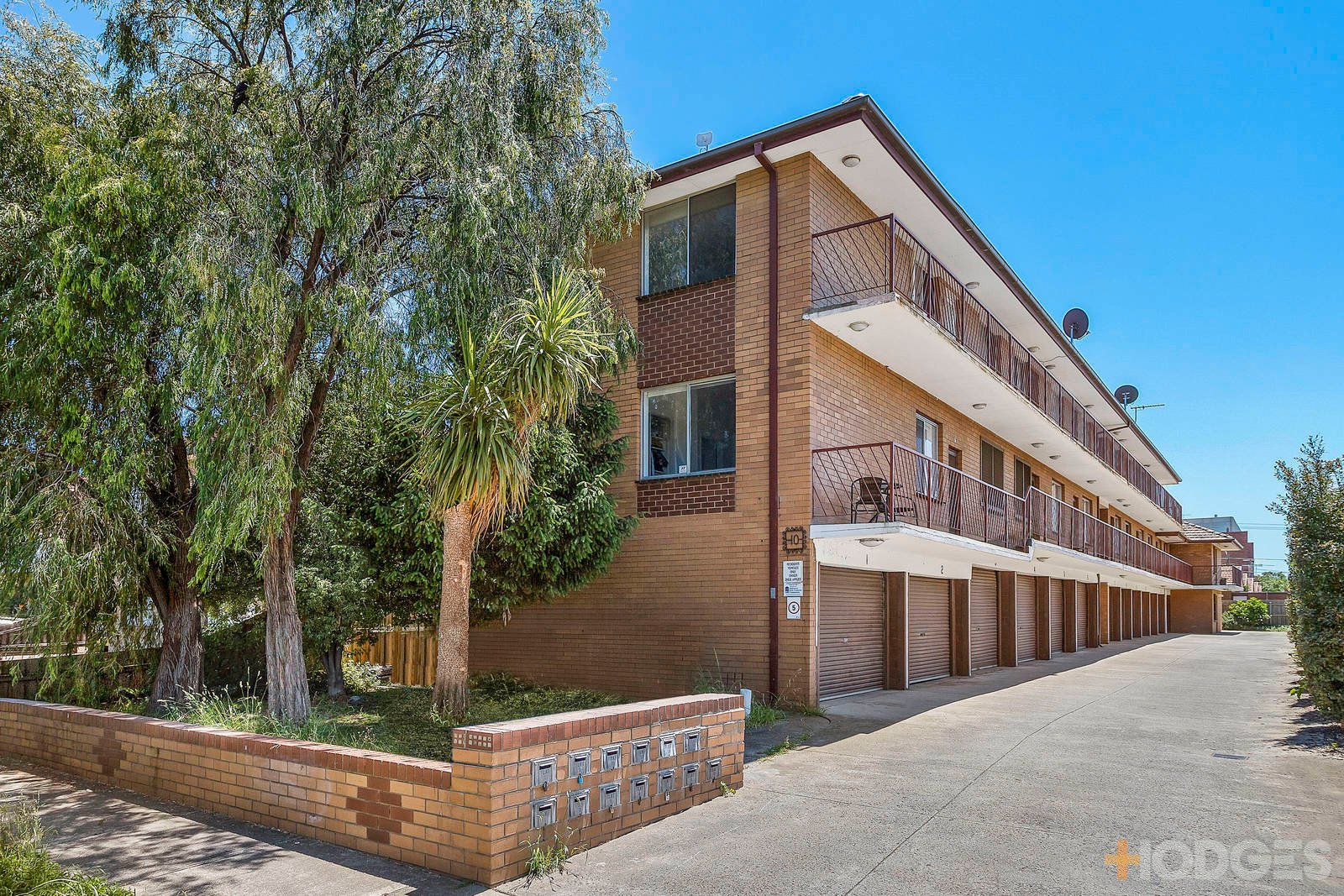 1 / 10 Carmichael Street West Footscray