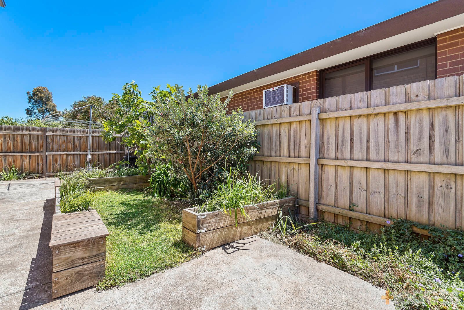1 / 10 Carmichael Street West Footscray