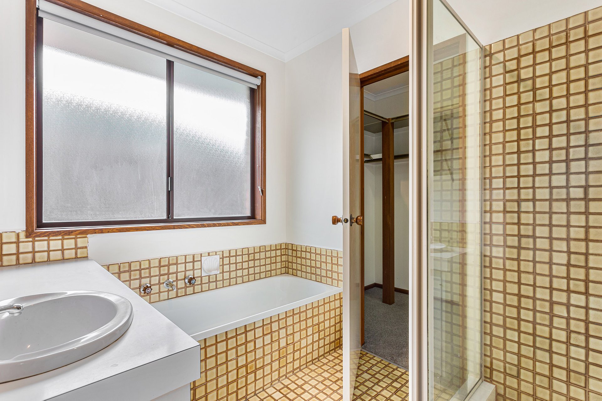 110 Chesterville Road, Cheltenham image 5