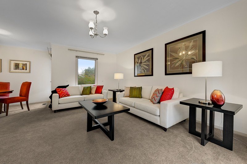 1/10 Clay Drive, Doncaster image 2