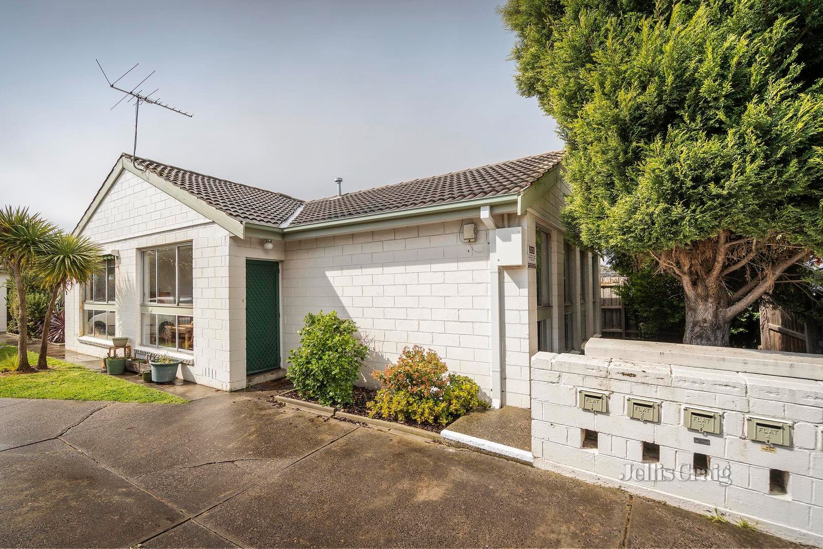 1/10 Cook Street, Brunswick West image 1