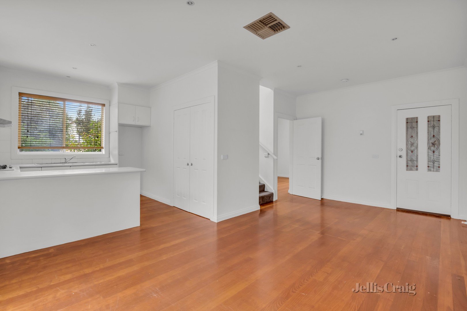 1/10 Cooper Street, Brunswick West image 2