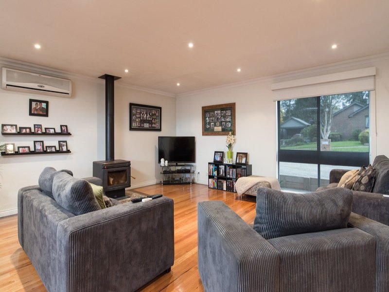 1/10 Daymar Drive, Mooroolbark image 2