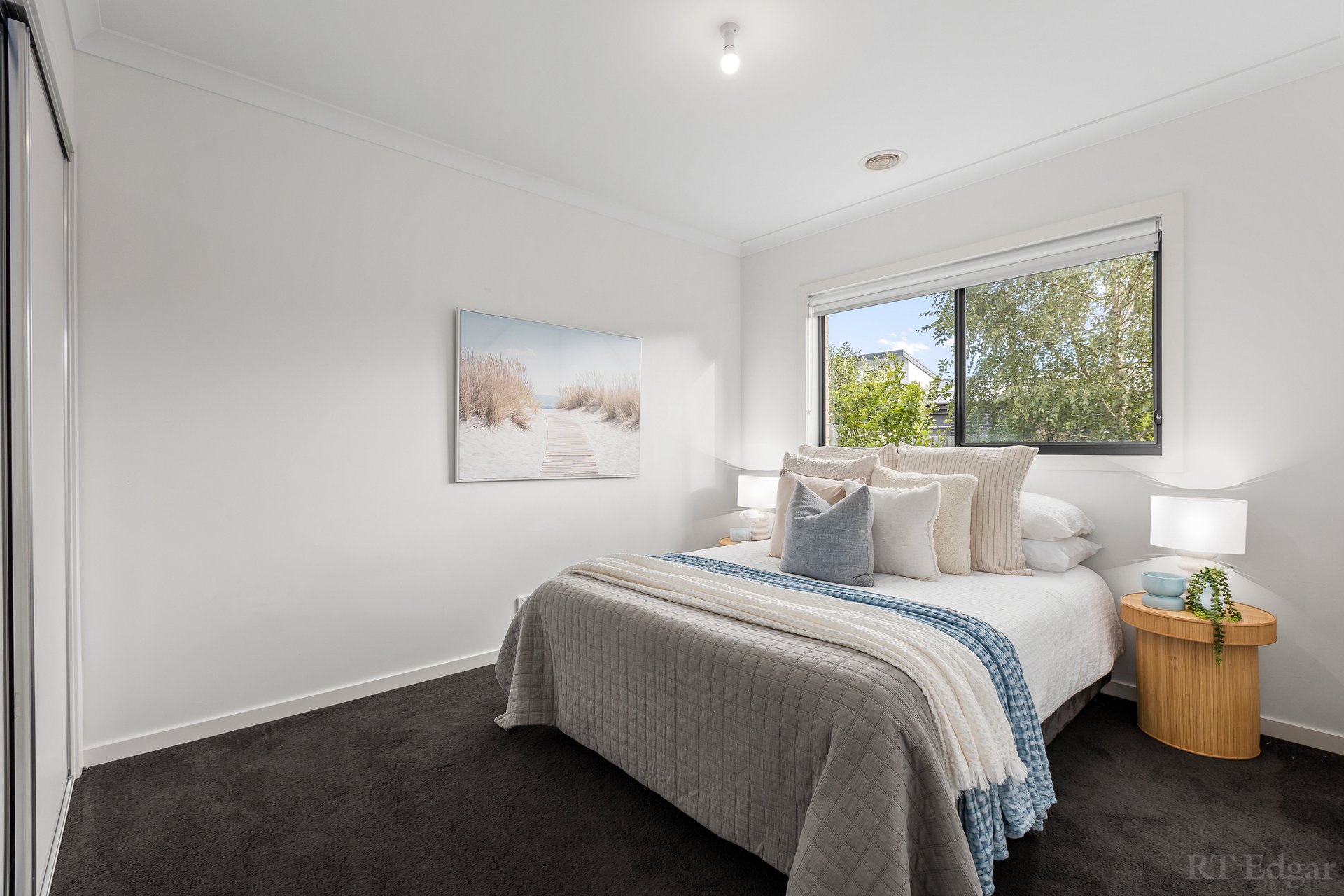 Property Gallery Thumbnail 11