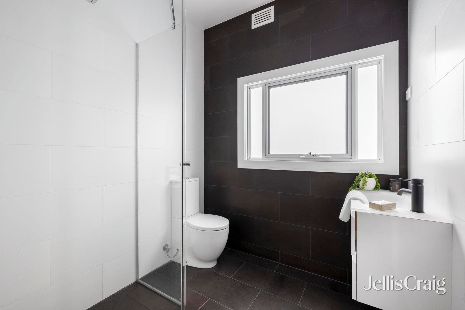 1/10 Dorrington Avenue, Reservoir image 7