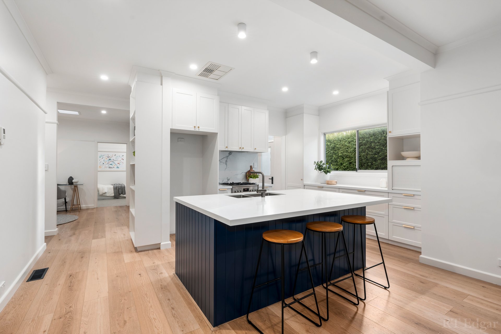Property Gallery Thumbnail 6