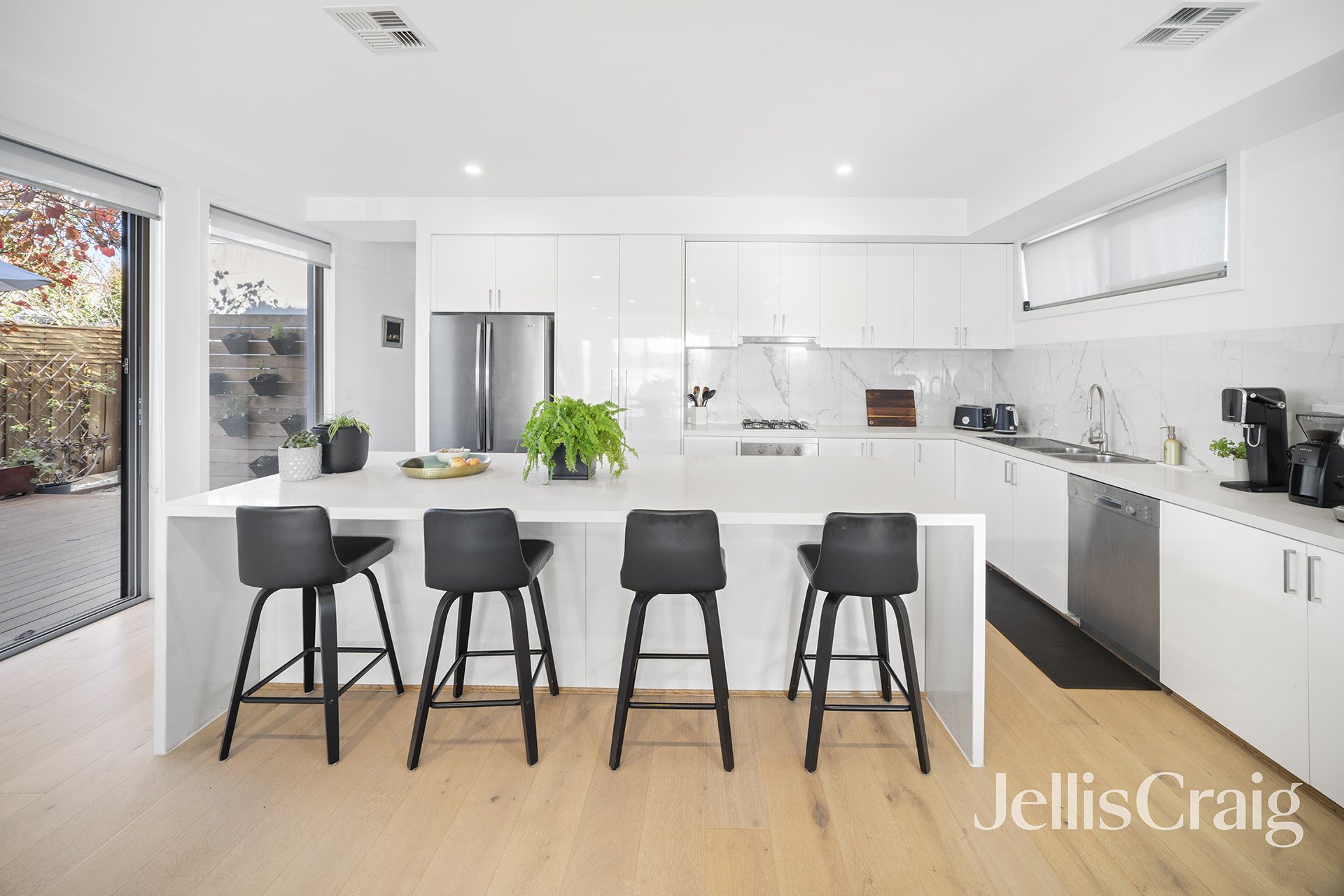 1/10 Embankment Grove, Chelsea image 4