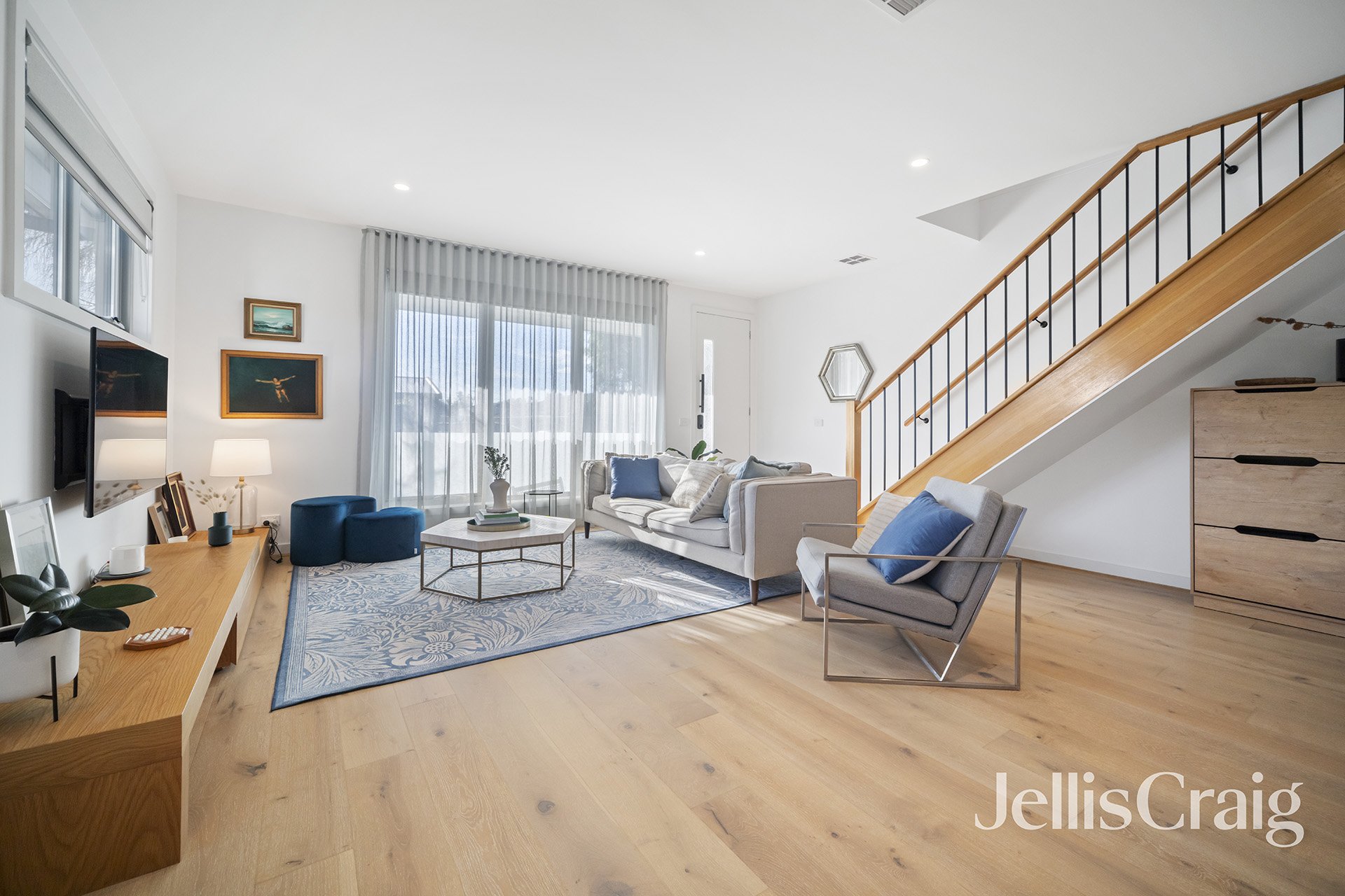 1/10 Embankment Grove, Chelsea image 2