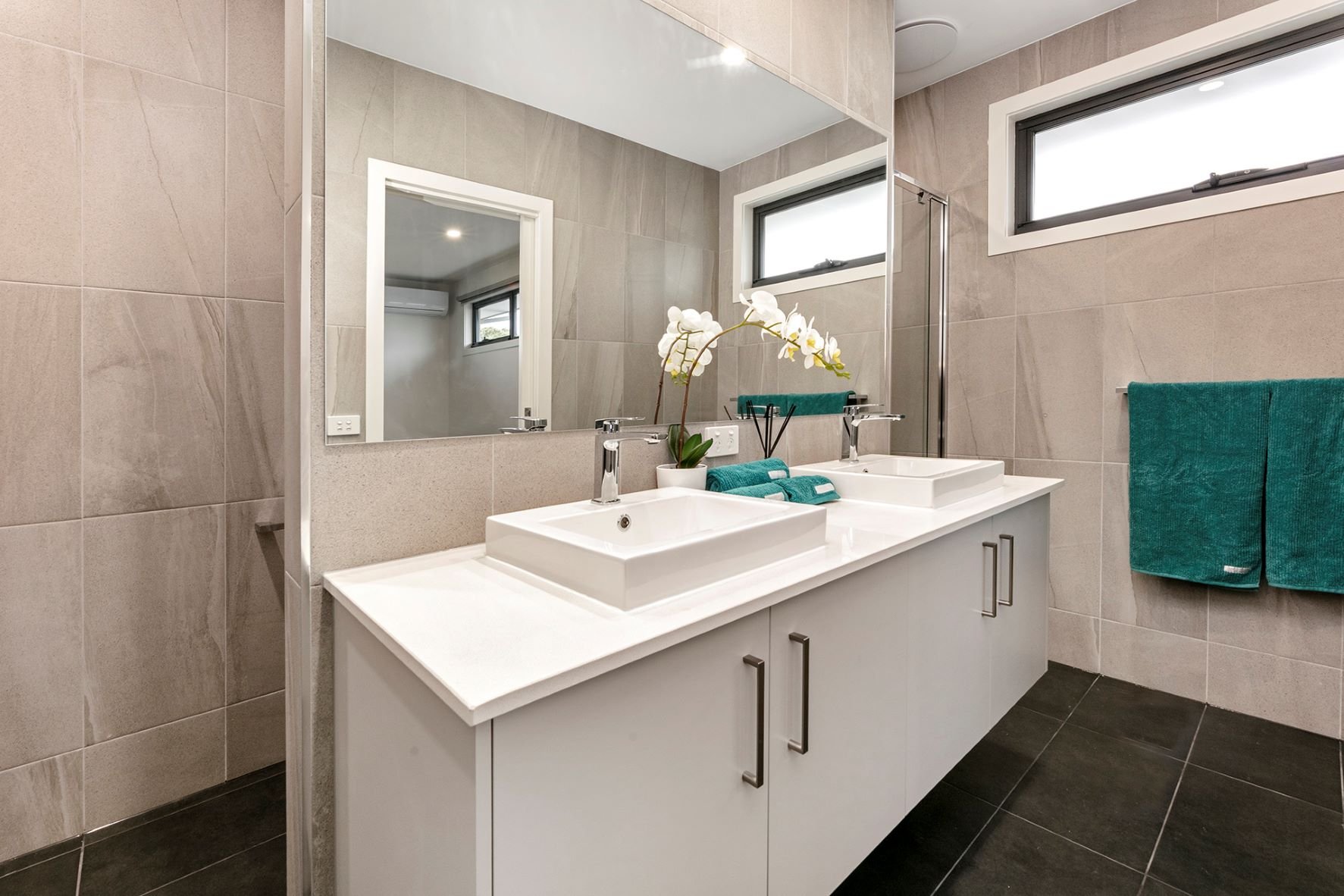 1 / 10 Florida Court Caulfield