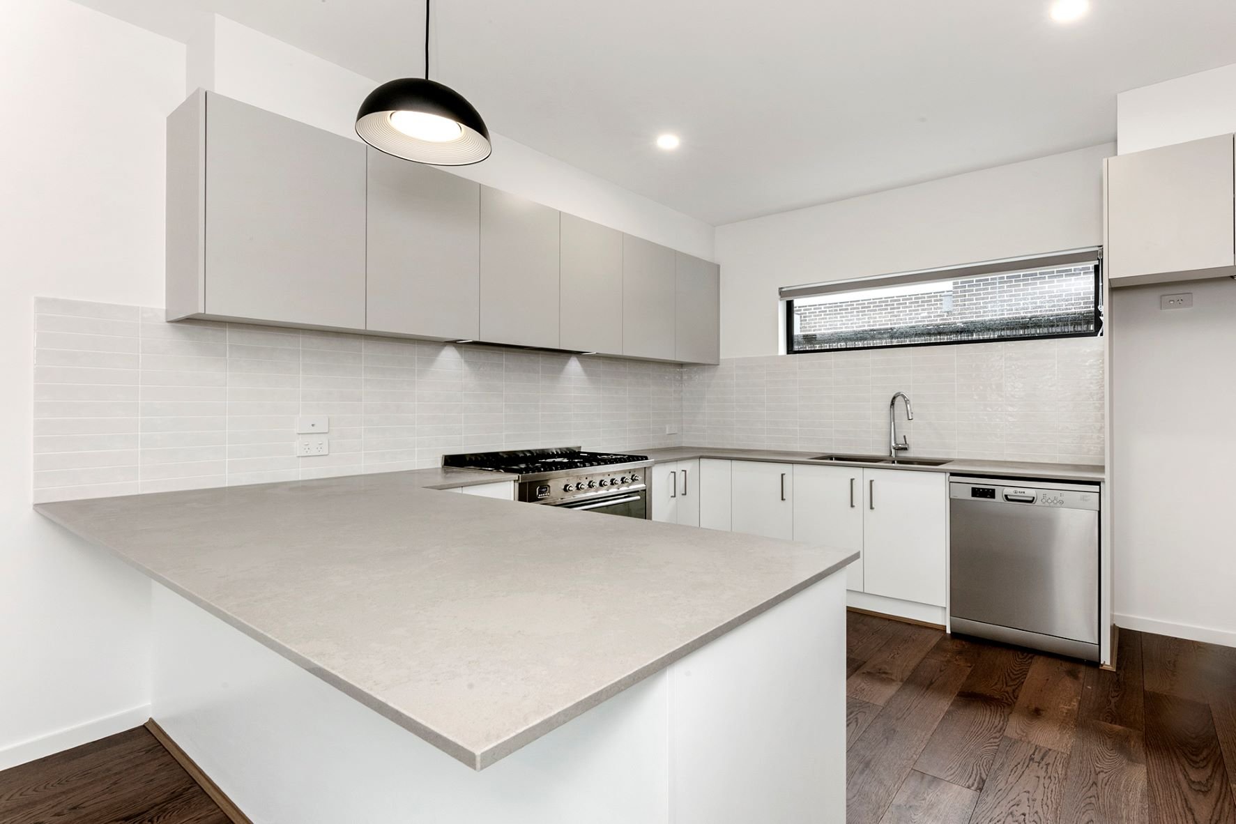 1 / 10 Florida Court Caulfield