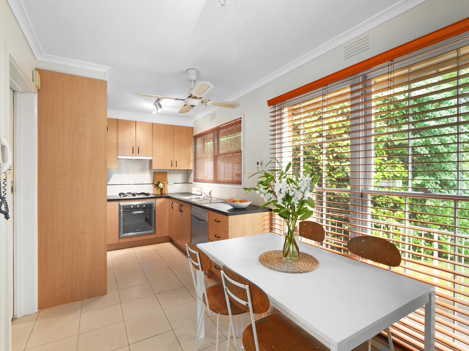 1/10 Glencairn Avenue, Camberwell image 3